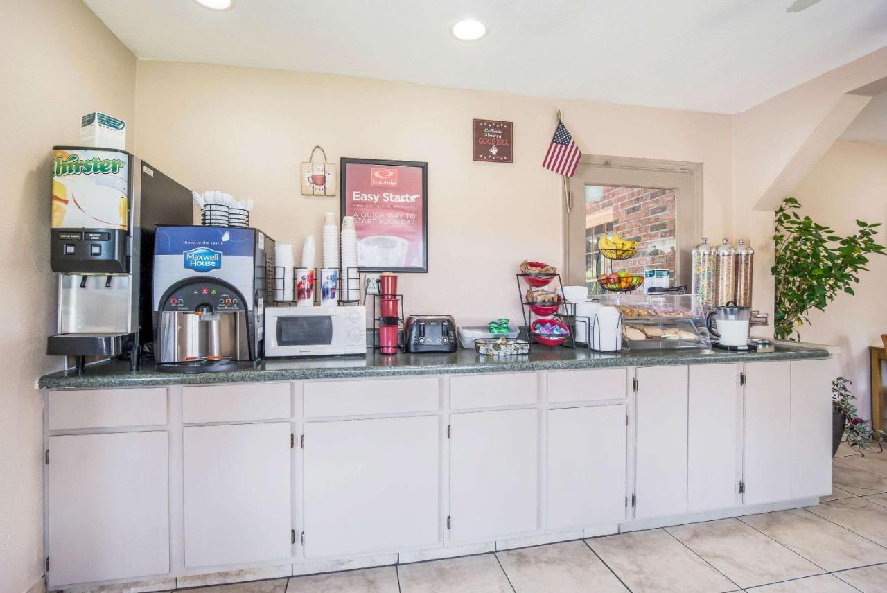 Econo Lodge Walterboro Kültér fotó